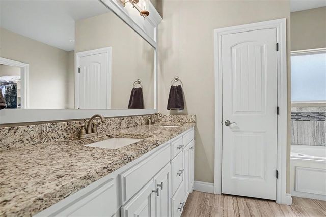 4600 Kentucky Ridge Drive, Mustang, OK 73064
