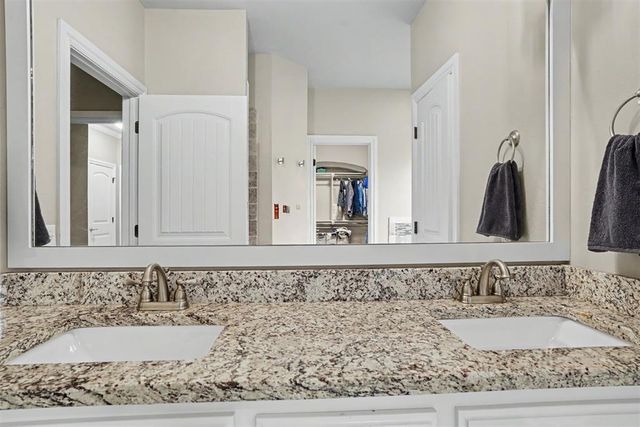 4600 Kentucky Ridge Drive, Mustang, OK 73064