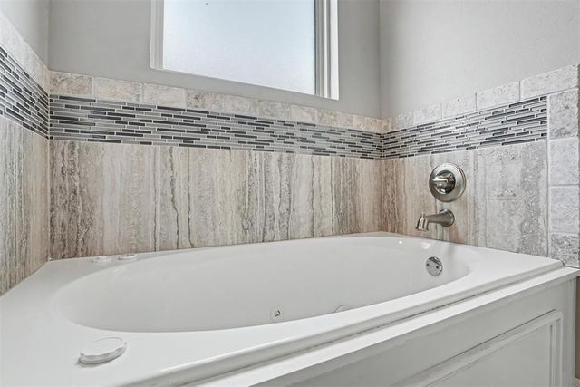4600 Kentucky Ridge Drive, Mustang, OK 73064