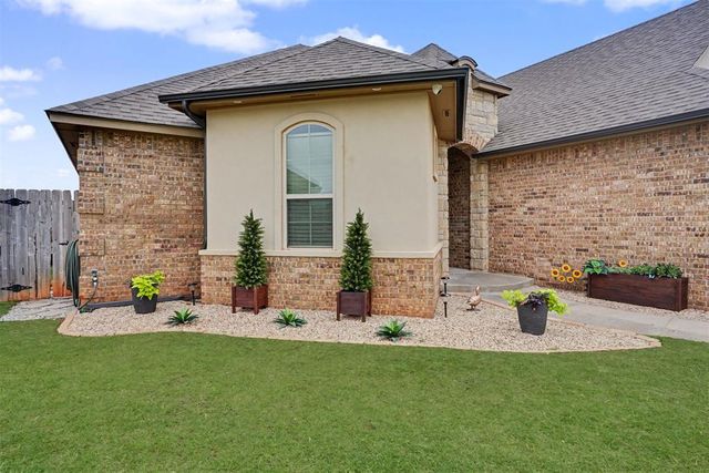 4600 Kentucky Ridge Drive, Mustang, OK 73064