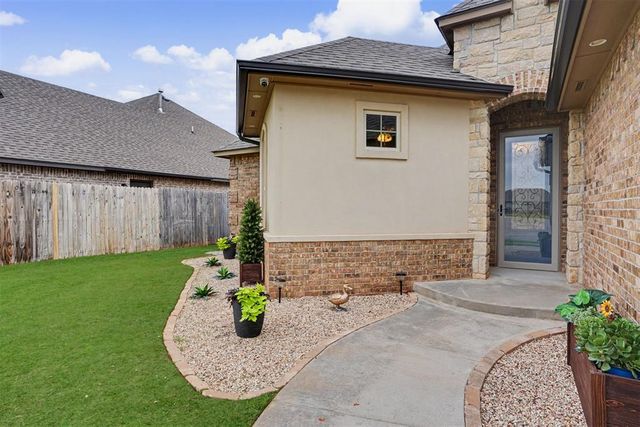 4600 Kentucky Ridge Drive, Mustang, OK 73064
