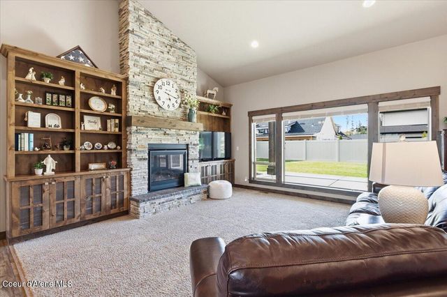 1037 E GRAVELSTONE CT, Hayden, ID 83835