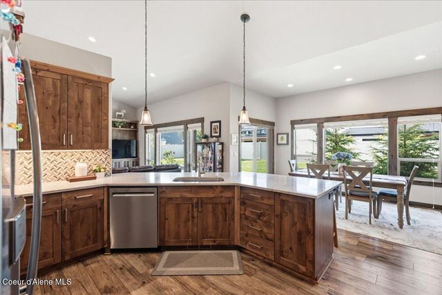 1037 E GRAVELSTONE CT, Hayden, ID 83835