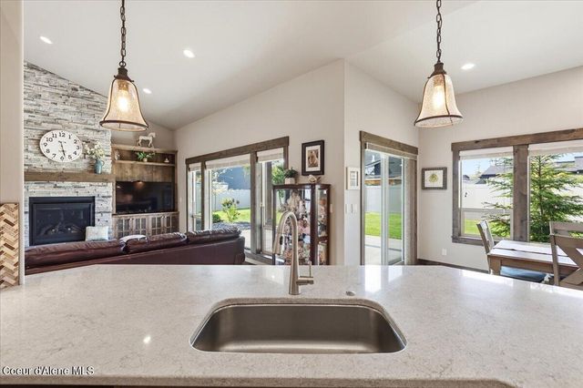 1037 E GRAVELSTONE CT, Hayden, ID 83835