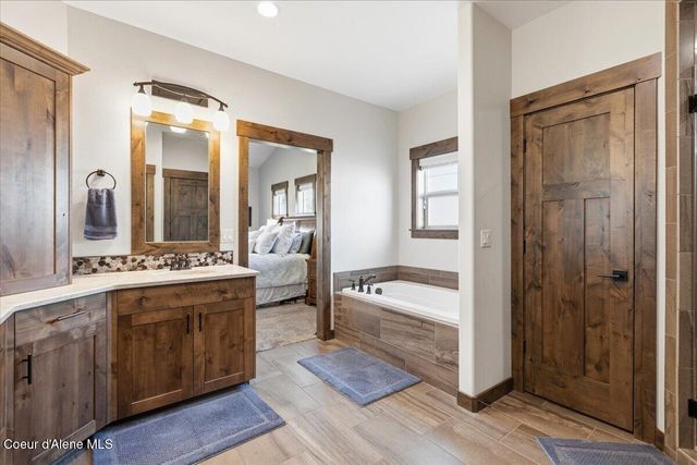 1037 E GRAVELSTONE CT, Hayden, ID 83835
