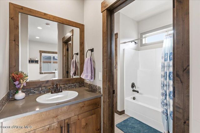1037 E GRAVELSTONE CT, Hayden, ID 83835
