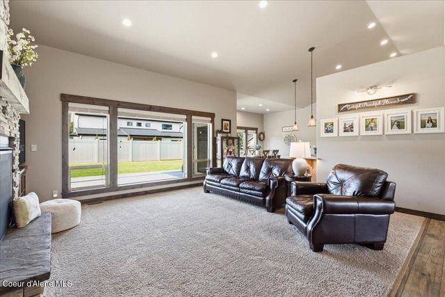 1037 E GRAVELSTONE CT, Hayden, ID 83835