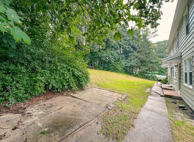 85 Cold Spring Circle, Naugatuck, CT 06770