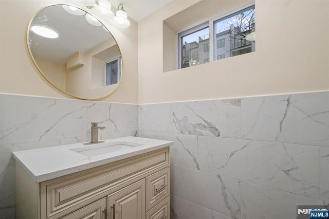 234 Columbia Avenue 19, Fort Lee, NJ 07024