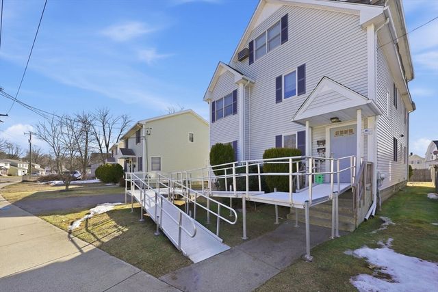 890-892 Saint James Ave, Springfield, MA 01104