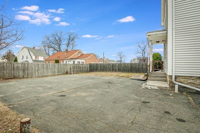 890-892 Saint James Ave, Springfield, MA 01104