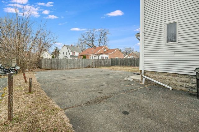 890-892 Saint James Ave, Springfield, MA 01104