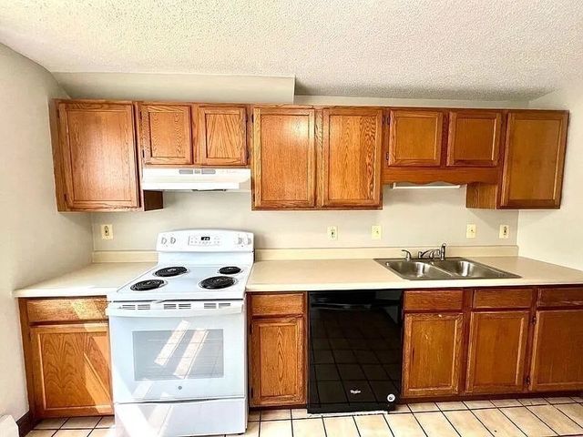 890-892 Saint James Ave, Springfield, MA 01104
