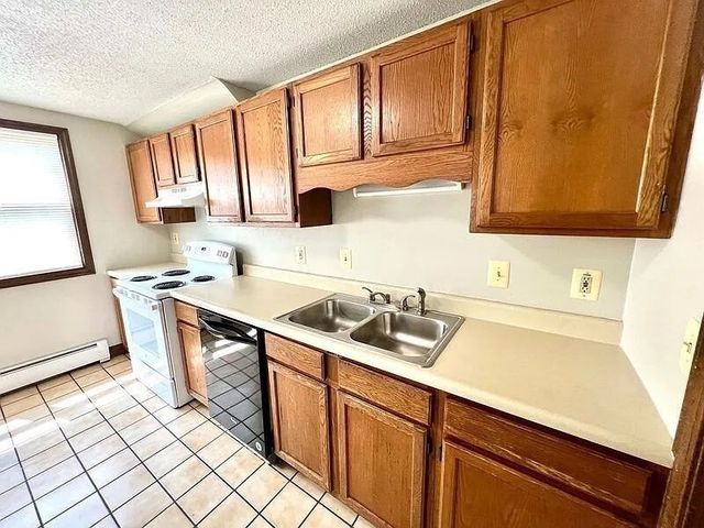 890-892 Saint James Ave, Springfield, MA 01104