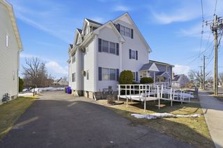 890-892 Saint James Ave, Springfield, MA 01104