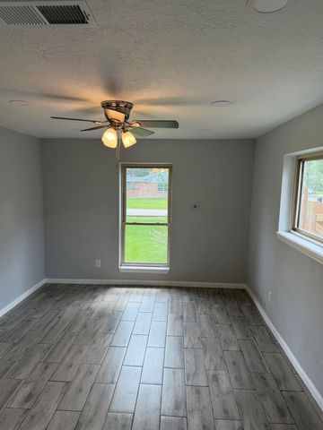 17078 Gleneagle Drive S, Conroe, TX 77385
