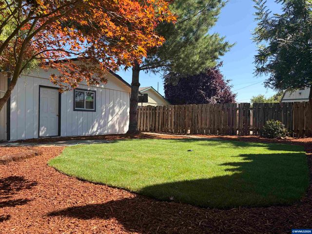 2395 4th St NE, Salem, OR 97301