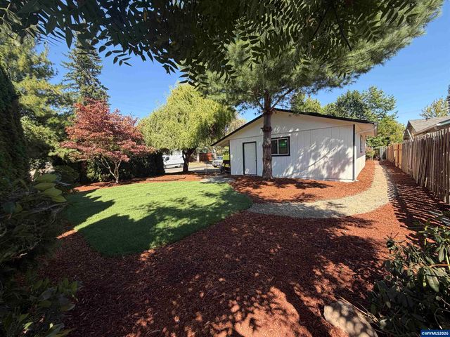 2395 4th St NE, Salem, OR 97301