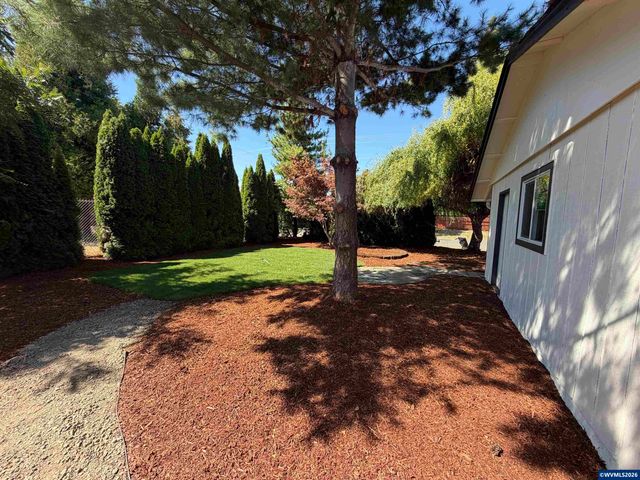 2395 4th St NE, Salem, OR 97301