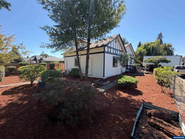 2395 4th St NE, Salem, OR 97301