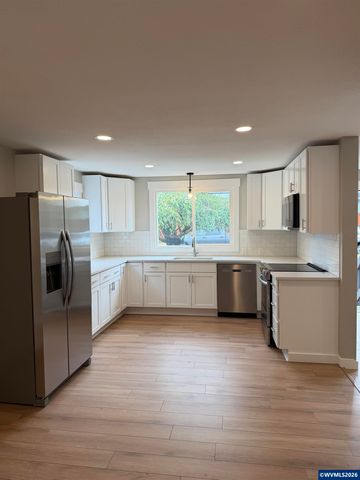 2395 4th St NE, Salem, OR 97301