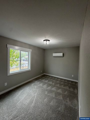 2395 4th St NE, Salem, OR 97301