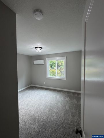 2395 4th St NE, Salem, OR 97301