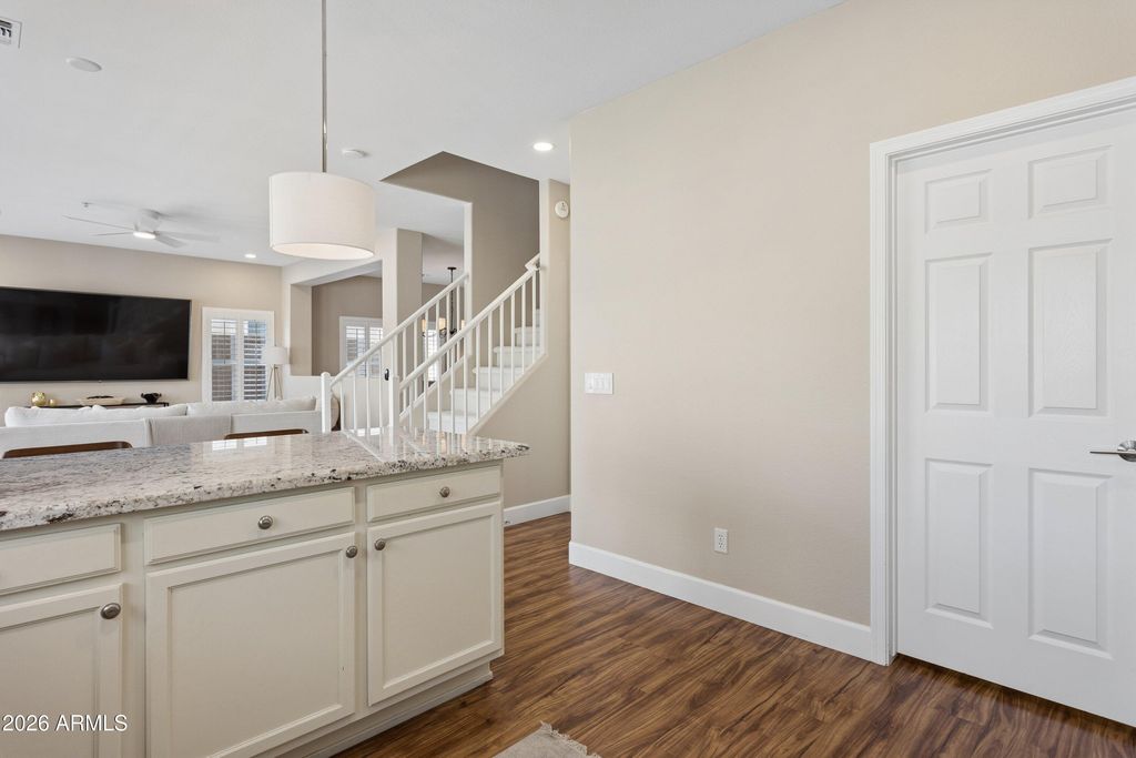 Image 10 of property listing at 8866 E SHANGRI LA Road, Scottsdale, AZ 85260