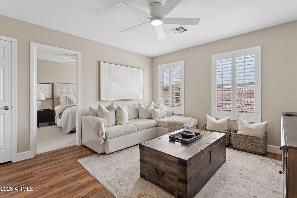 Image 14 of property listing at 8866 E SHANGRI LA Road, Scottsdale, AZ 85260