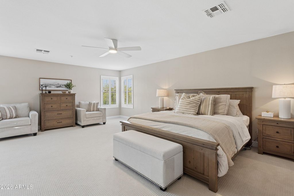 Image 15 of property listing at 8866 E SHANGRI LA Road, Scottsdale, AZ 85260
