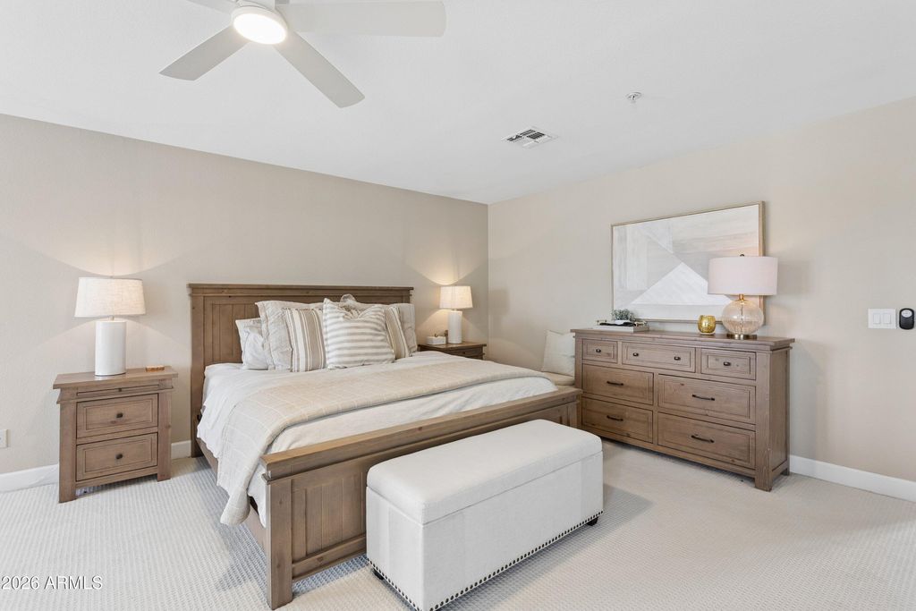 Image 16 of property listing at 8866 E SHANGRI LA Road, Scottsdale, AZ 85260