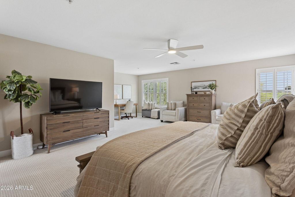 Image 17 of property listing at 8866 E SHANGRI LA Road, Scottsdale, AZ 85260