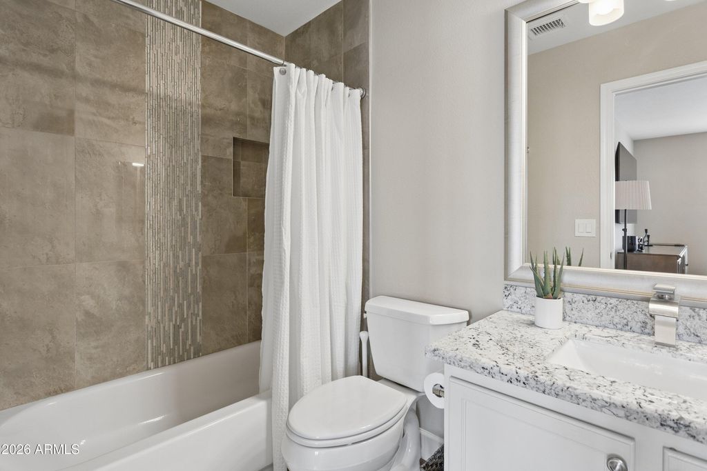 Image 24 of property listing at 8866 E SHANGRI LA Road, Scottsdale, AZ 85260