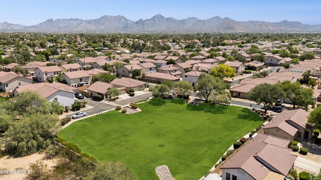 Image 30 of property listing at 8866 E SHANGRI LA Road, Scottsdale, AZ 85260