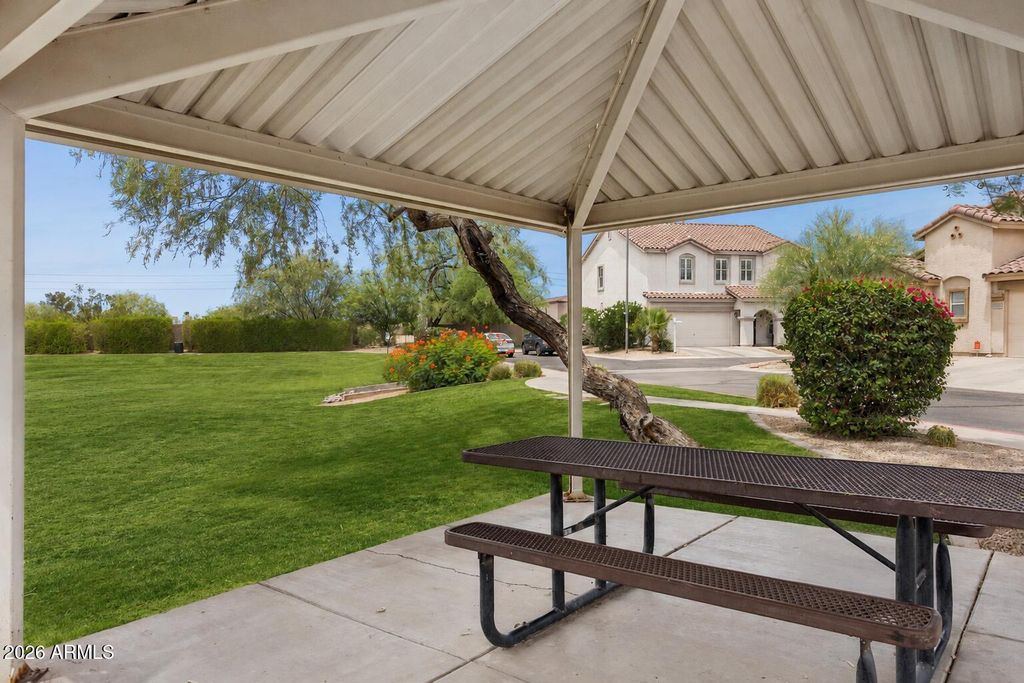 Image 31 of property listing at 8866 E SHANGRI LA Road, Scottsdale, AZ 85260