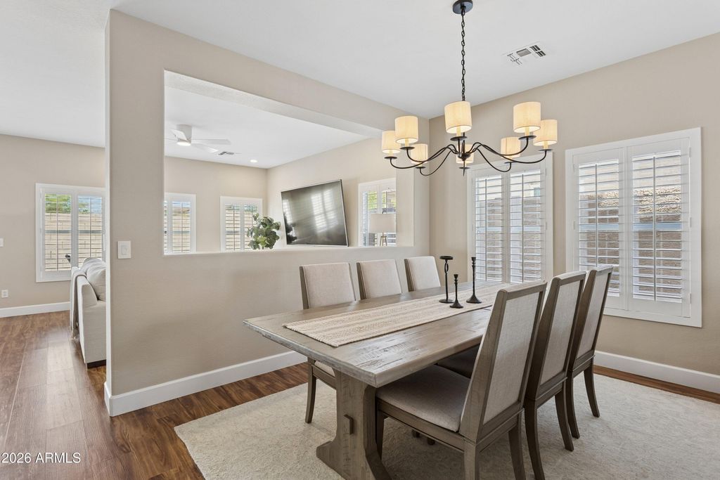 Image 4 of property listing at 8866 E SHANGRI LA Road, Scottsdale, AZ 85260