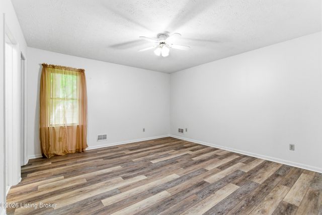 125 Bluegrass Way, Mt Washington, KY 40047