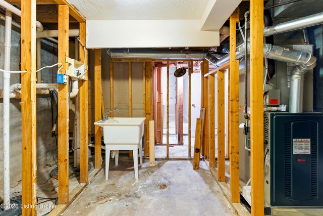 125 Bluegrass Way, Mt Washington, KY 40047
