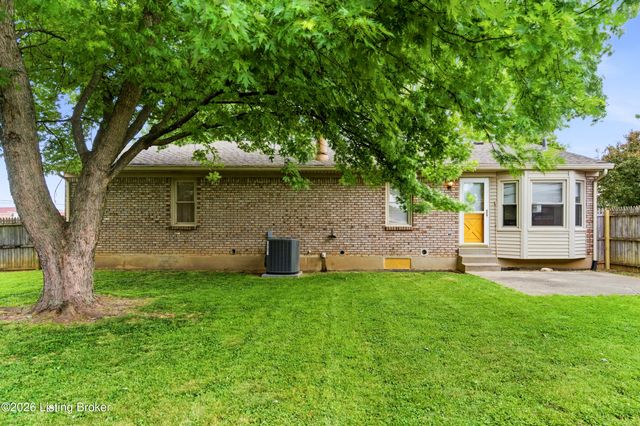 125 Bluegrass Way, Mt Washington, KY 40047