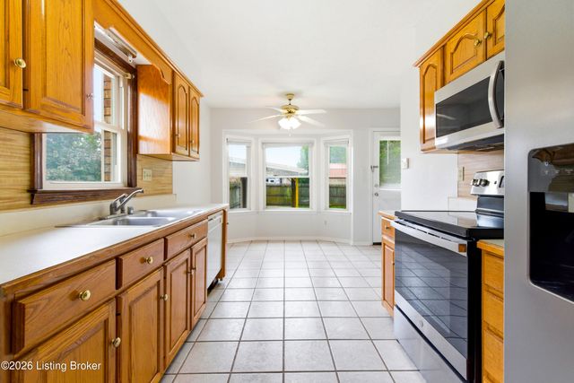125 Bluegrass Way, Mt Washington, KY 40047
