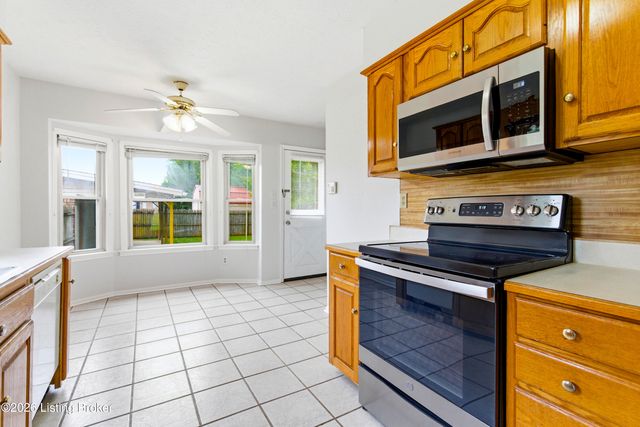 125 Bluegrass Way, Mt Washington, KY 40047