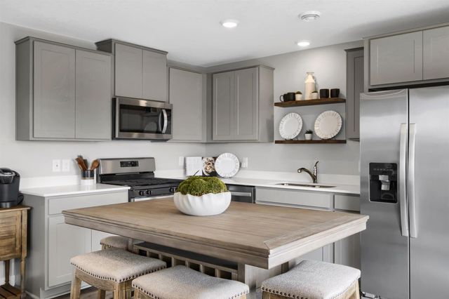 2155 Clearwater Terrace, Shakopee, MN 55379