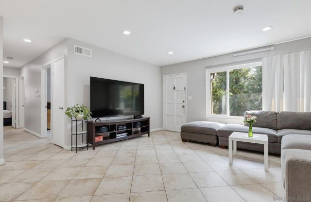 8035 Calle Fanita, Santee, CA 92071