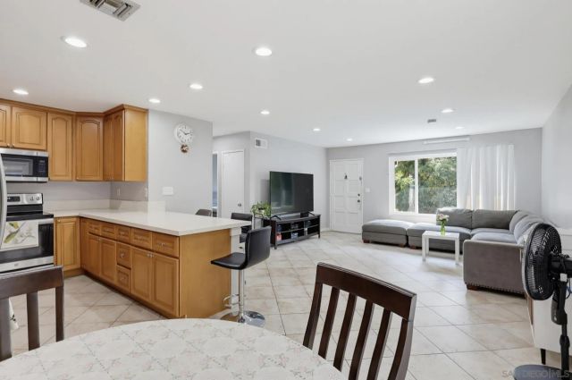 8035 Calle Fanita, Santee, CA 92071