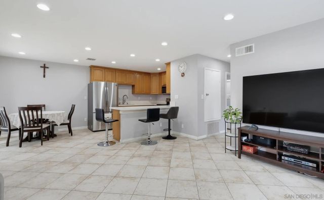 8035 Calle Fanita, Santee, CA 92071