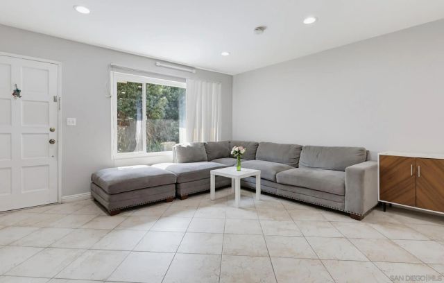 8035 Calle Fanita, Santee, CA 92071