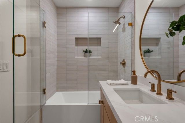 3682 Buckingham, Los Angeles, CA 90016