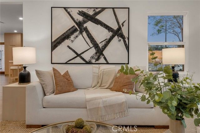 3682 Buckingham, Los Angeles, CA 90016