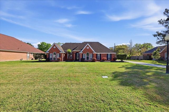 2807 Bear Trails, Orange, TX 77632