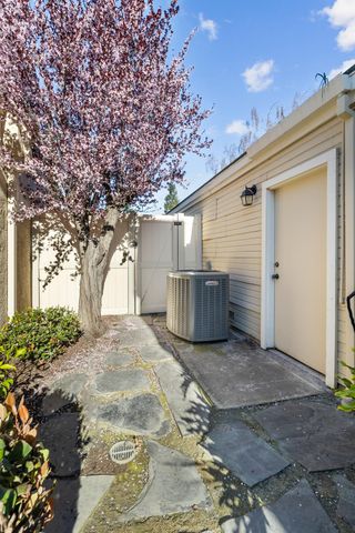 1153 Copper Lantern Ct, Modesto, CA 95355